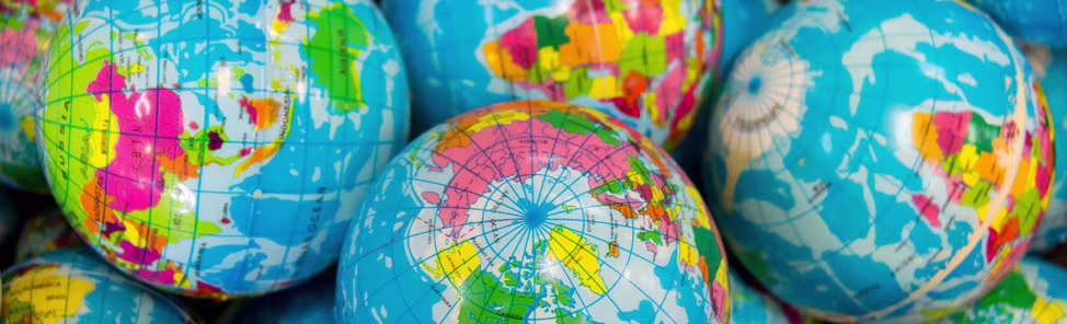 Twelve-books-on-globalization-974x296